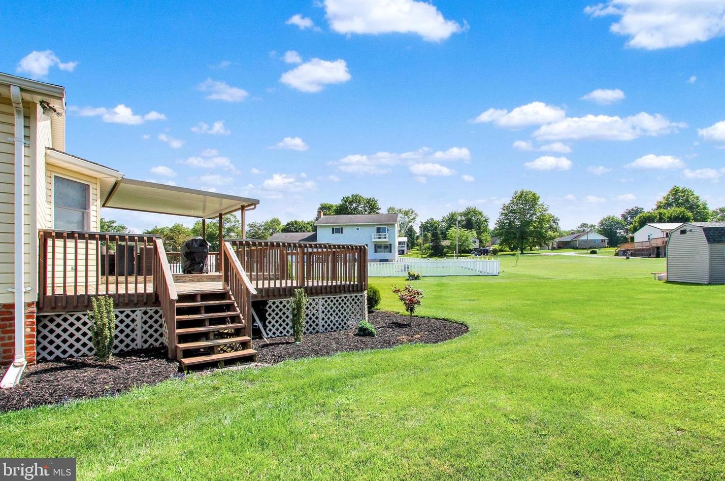 575 Lake Meade Dr, East Berlin PA  17316-9326 exterior