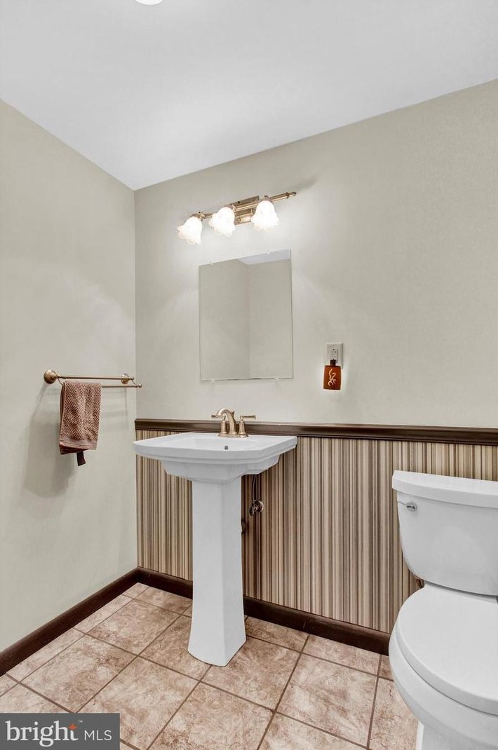 575 Lake Meade Dr, East Berlin PA  17316-9326 exterior