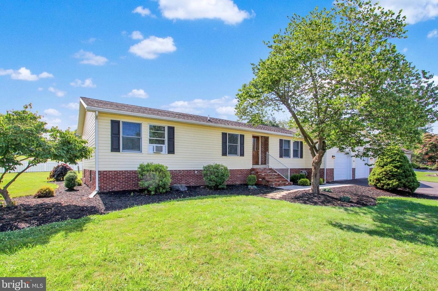 575 Lake Meade Dr, East Berlin PA  17316-9326 exterior