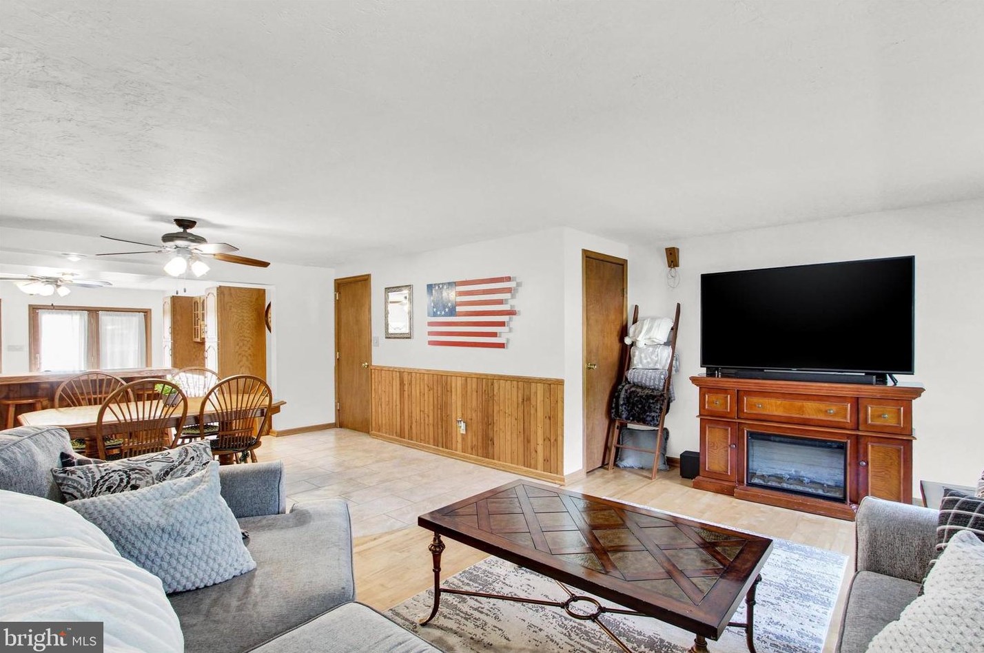 575 Lake Meade Dr, East Berlin PA  17316-9326 exterior