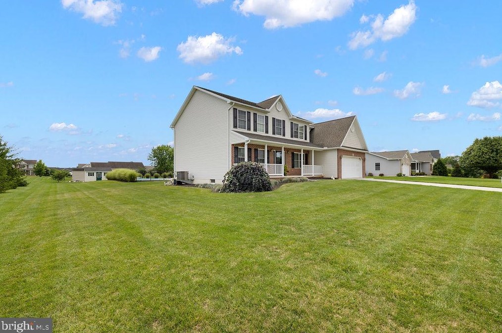 41 Lottie Ln, New Oxford, PA 17350-8447
