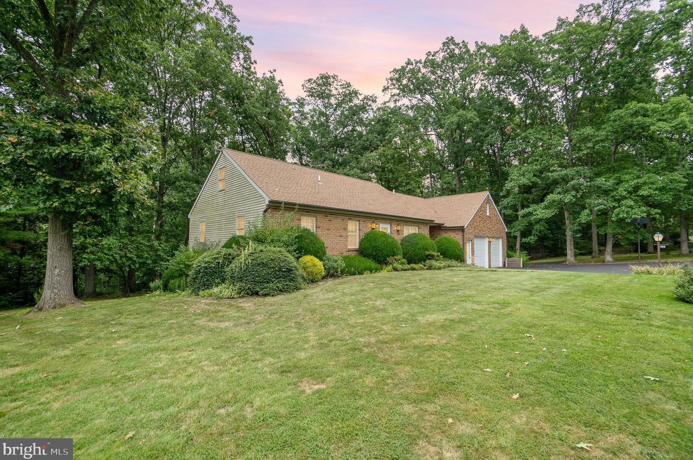 495 Plainview Rd, Gettysburg, PA 17325-7608