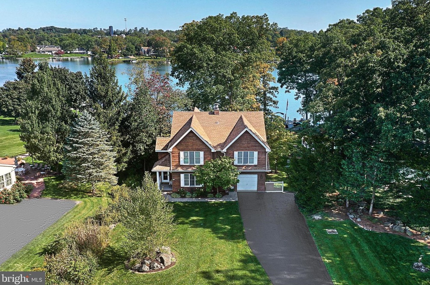 440 Lake Meade Dr, East Berlin, PA 17316-9364