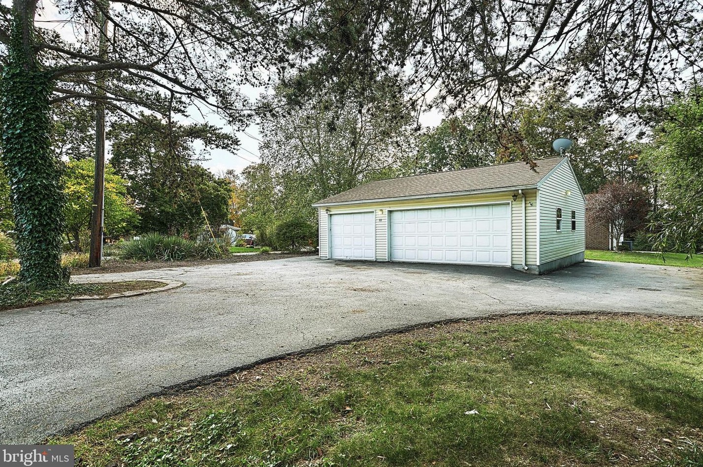 111 Longstreet Dr, Gettysburg, PA 17325-8920