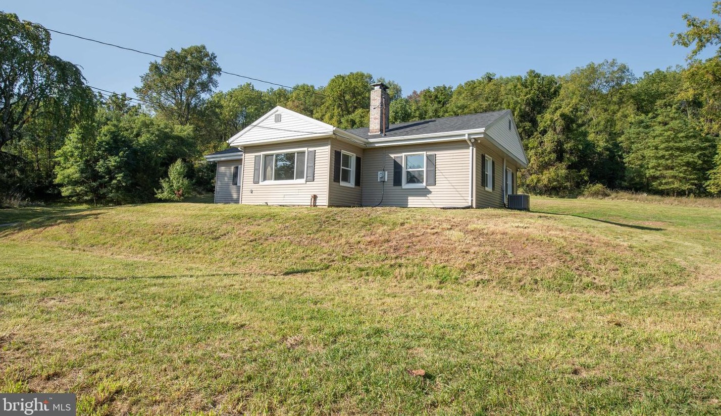 675 Abbottstown Pike, Abbottstown, PA 17301-9784