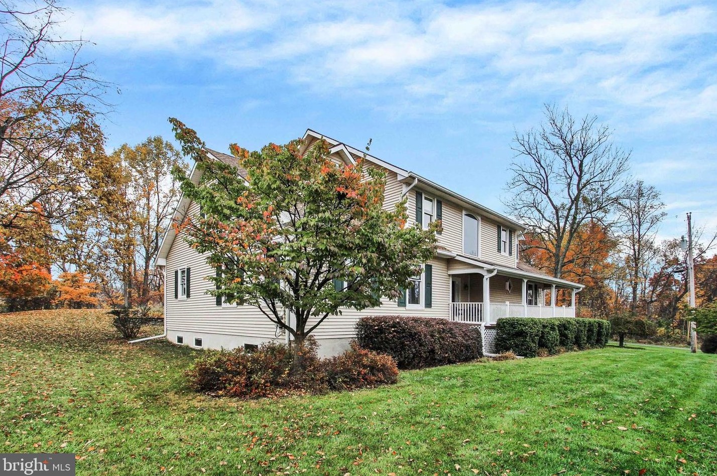520 Water St, Charnita, PA 17320