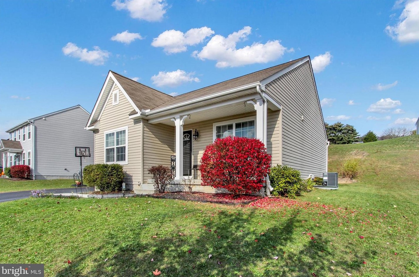 109 W Imperial Dr, Center Mills, PA 17304