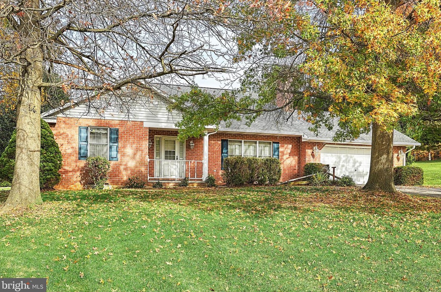 45 Juniper Dr, Littlestown, PA 17340
