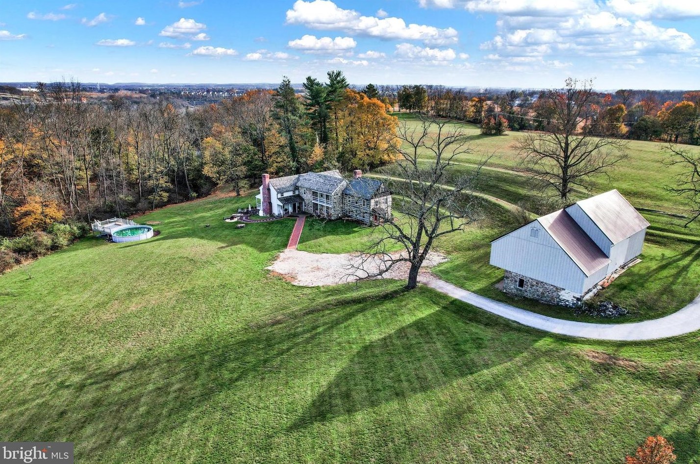 555 Mt Misery Rd, New Oxford, PA 17350