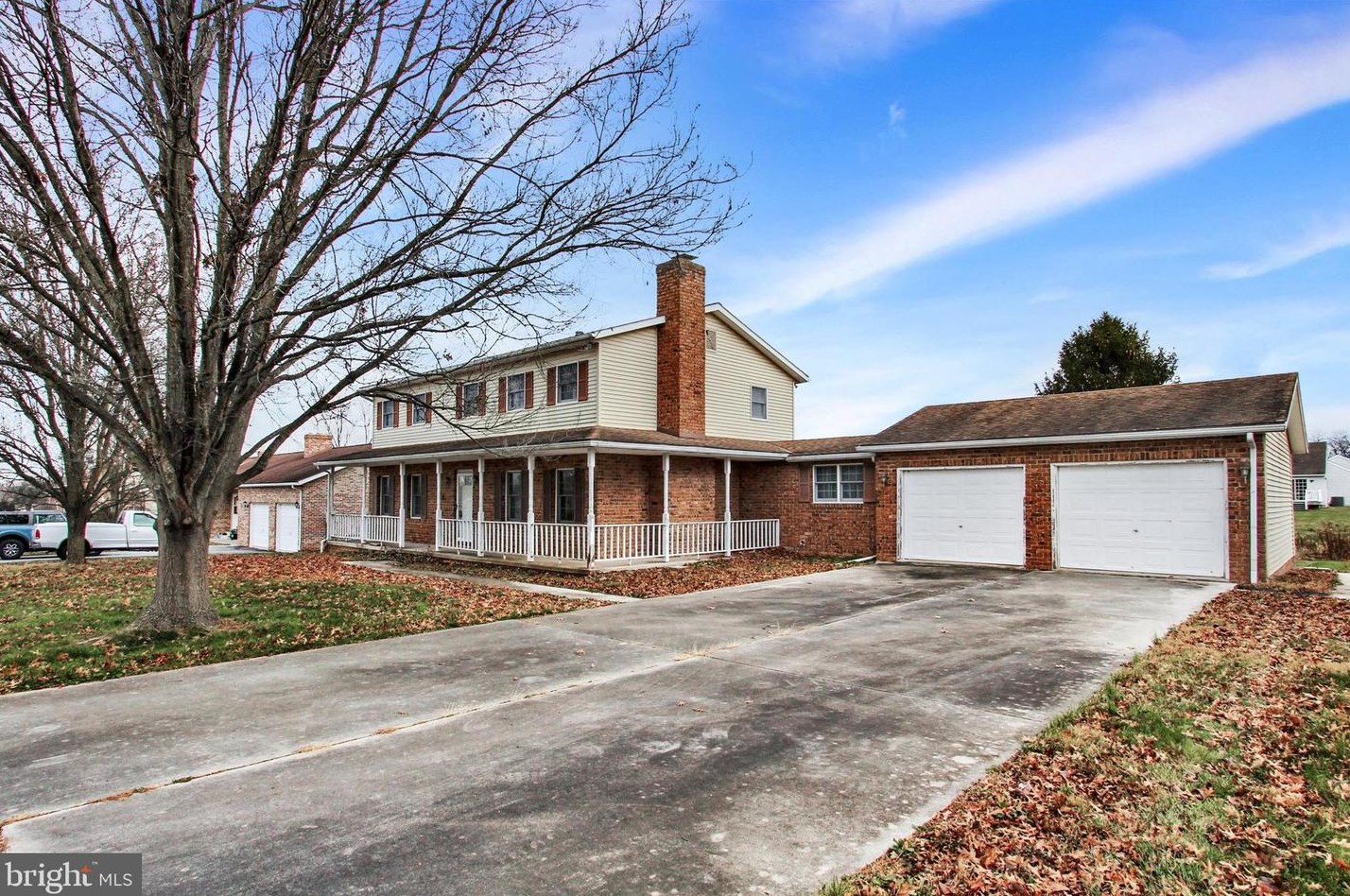 100 Harvest Dr, Gettysburg, PA 17325-7786
