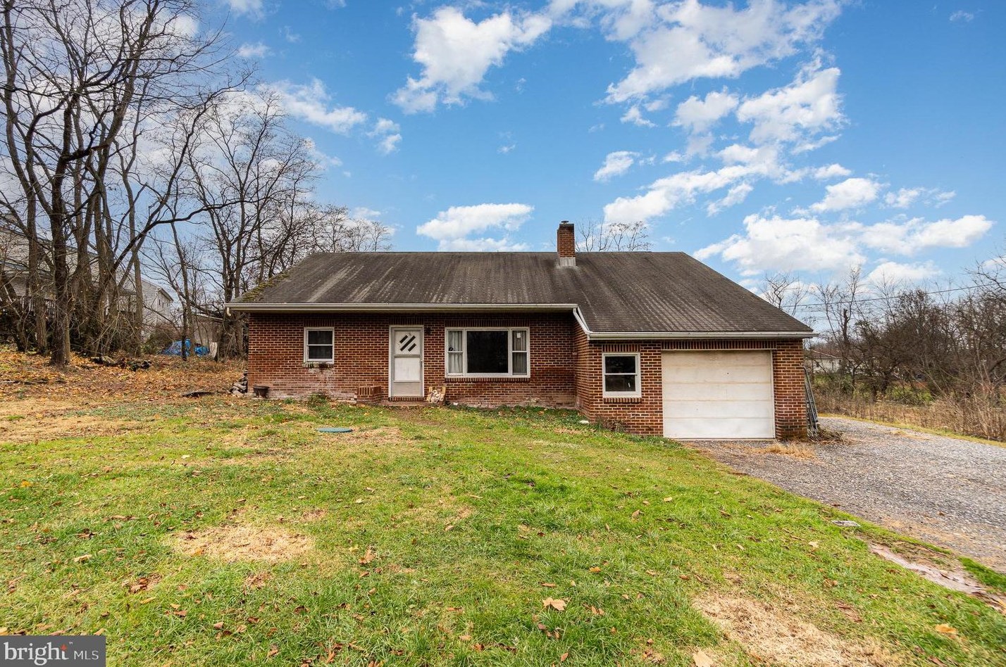 6 Maple St, Gettysburg, PA 17325