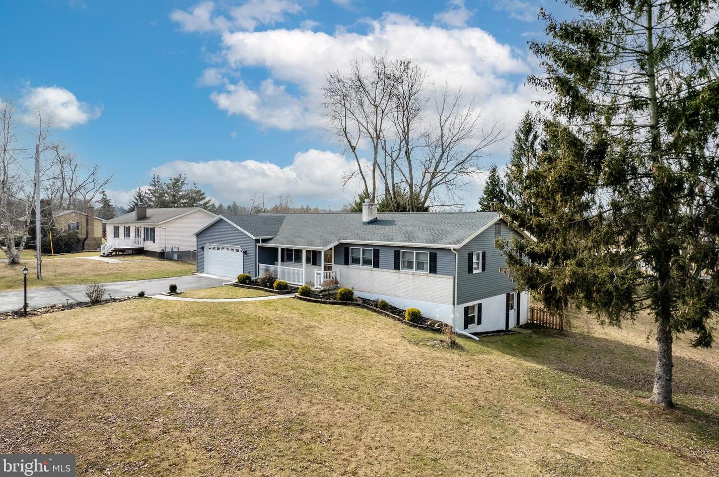 602 Lake Meade Dr, East Berlin PA  17316-9326 exterior