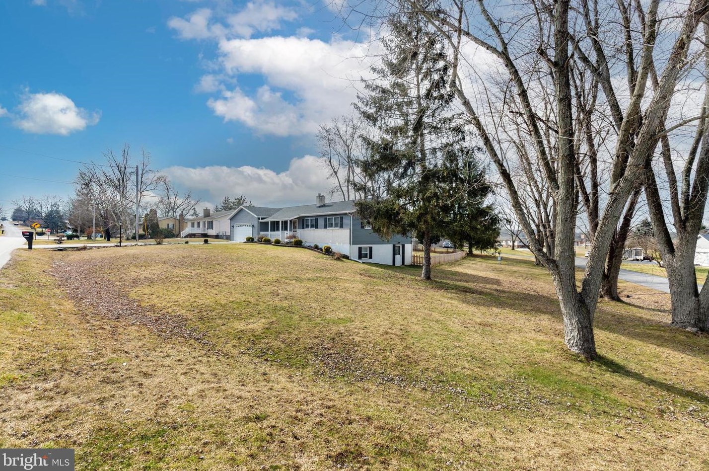 602 Lake Meade Dr, East Berlin PA  17316-9322 exterior