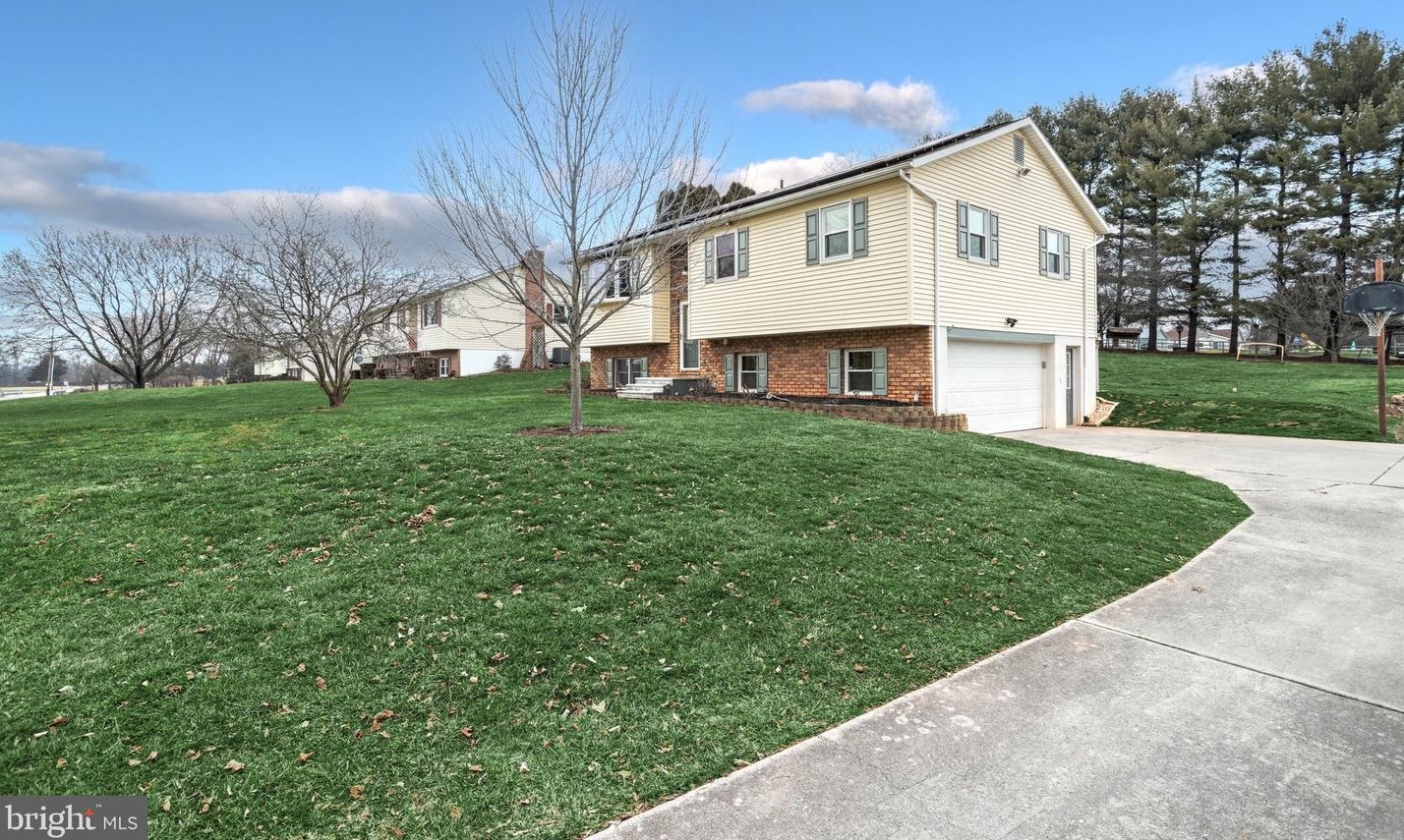780 Lingg Rd, New Oxford, PA 17350