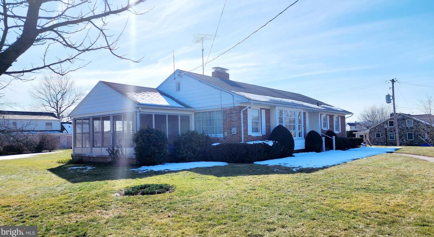 128 W Hanover St, Beecherstown, PA 17307