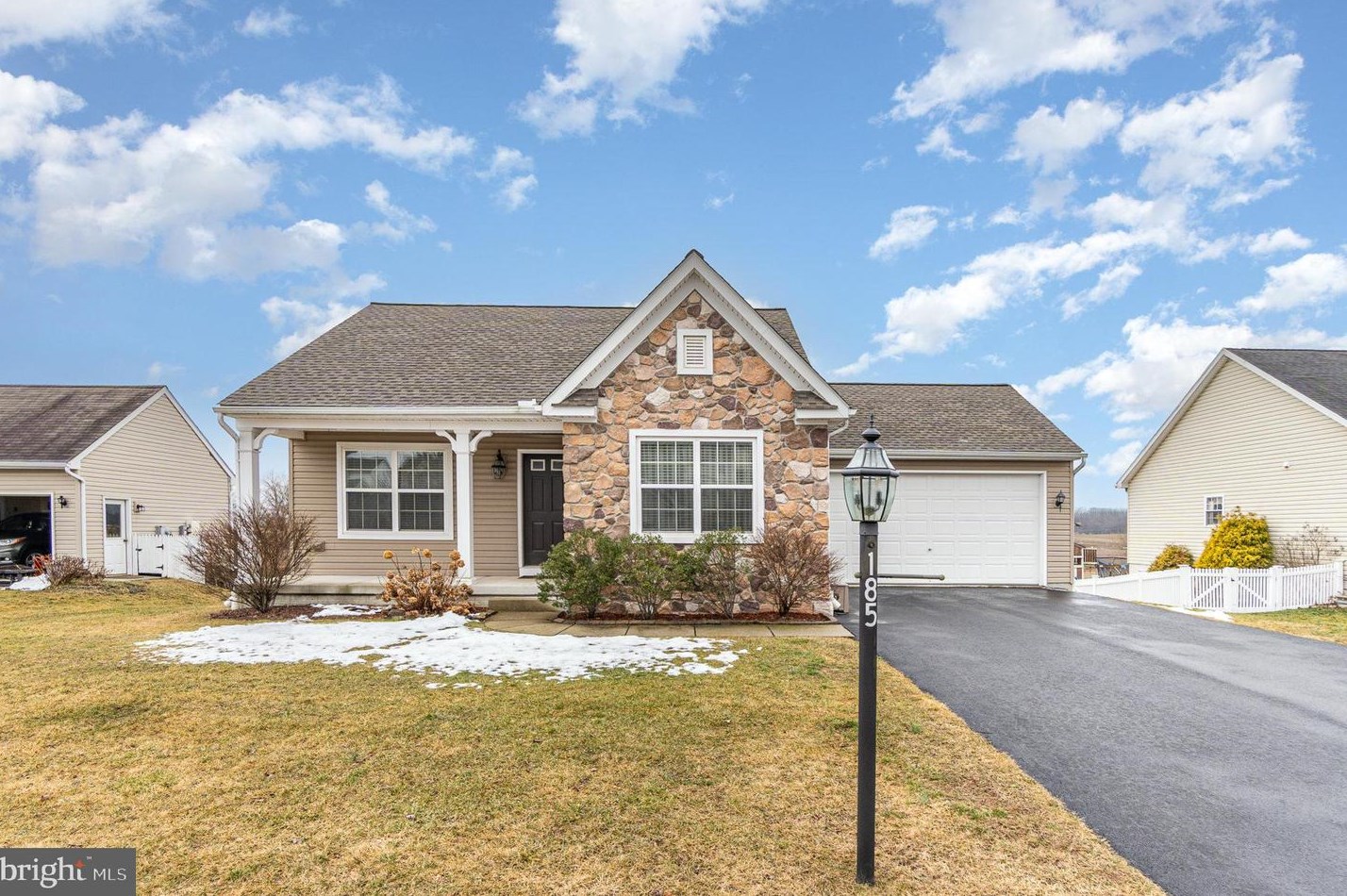 185 W Imperial Dr, Center Mills, PA 17304