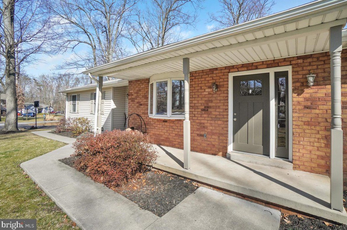 240 Forrest Dr, Gettysburg, PA 17325-8918
