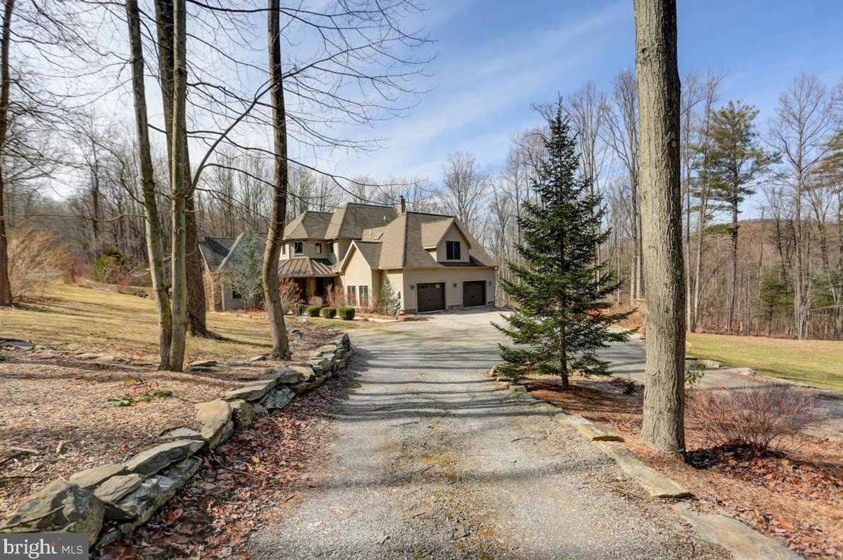 552 Hilltop Rd, York Springs, PA 17372-9777