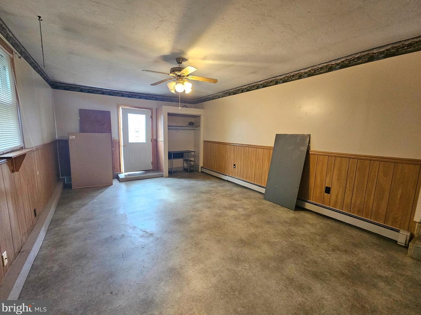 725 Littlestown Rd, Littlestown PA 17340-9621 exterior