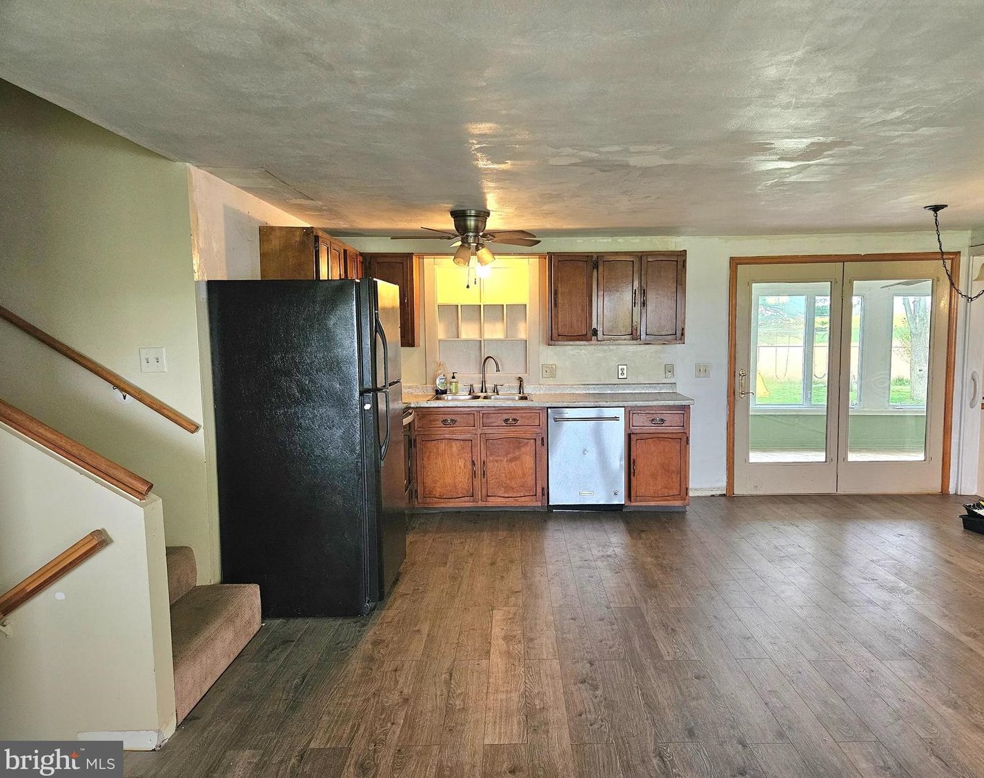 725 Littlestown Rd, Littlestown PA 17340-9621 exterior