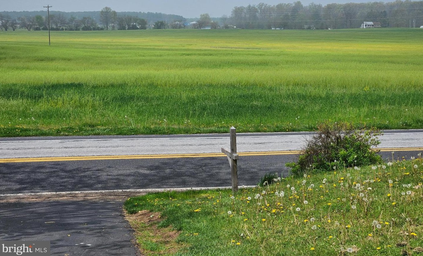 725 Littlestown Rd, Littlestown PA 17340-9621 exterior