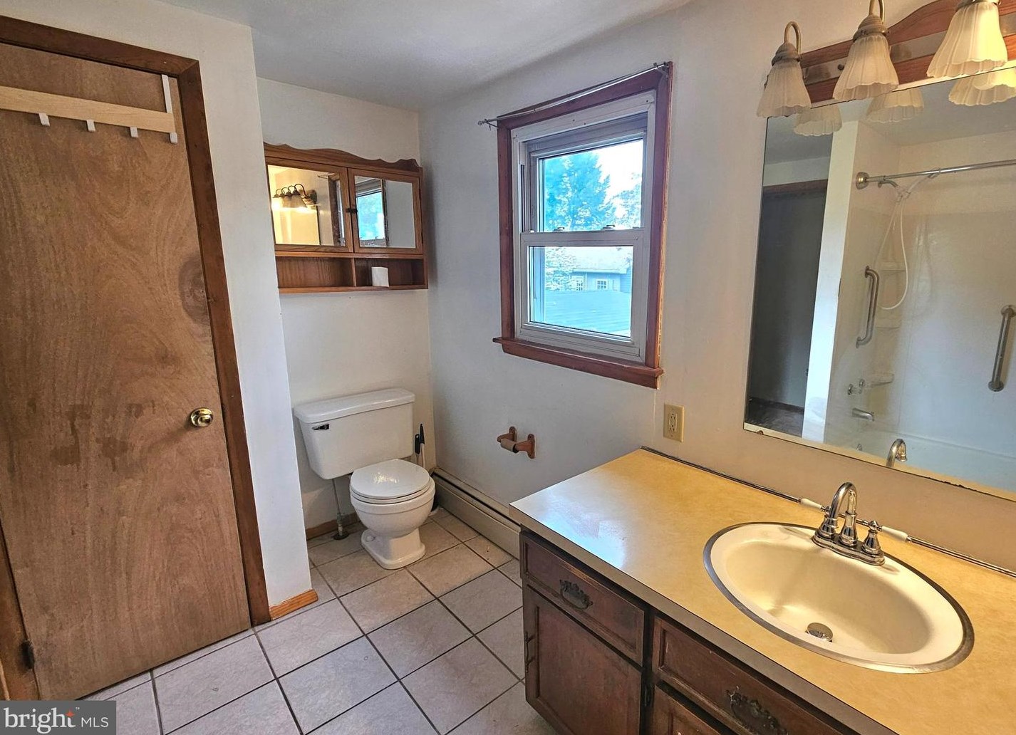 725 Littlestown Rd, Littlestown PA 17340-9621 exterior