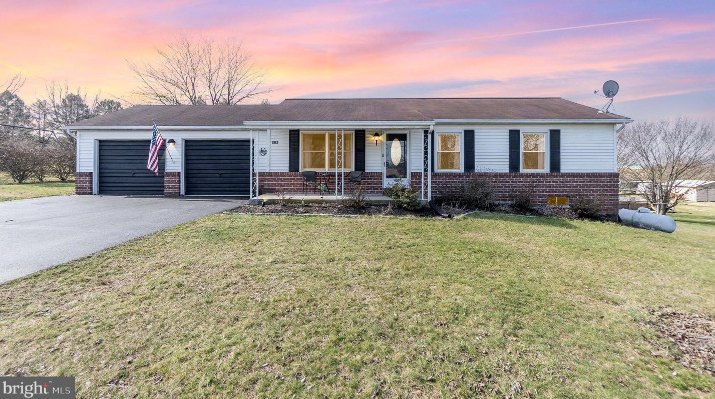 570 Mount Misery Rd, New Oxford, PA 17350-9590