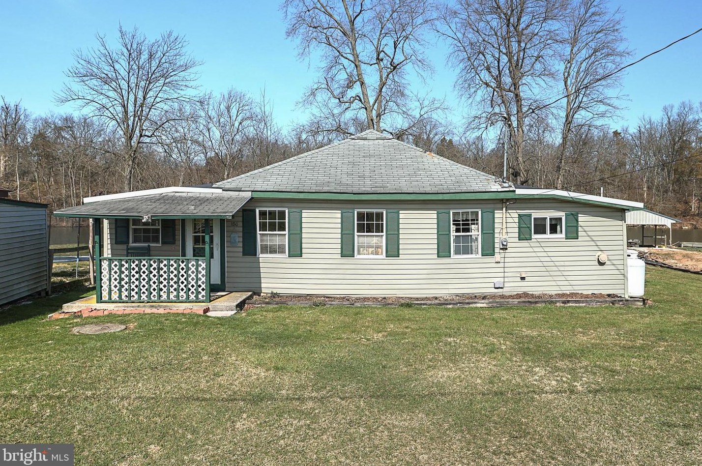 186 Cottage Dr, New Oxford, PA 17350-9721