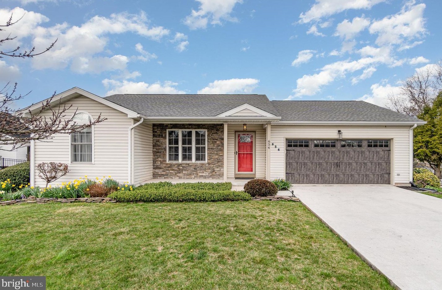 654 Curtis Dr, Gettysburg, PA 17325