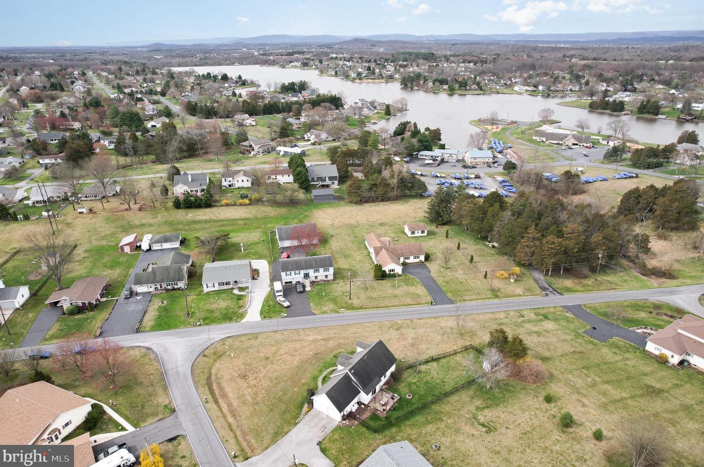 655 Curtis Dr, Gettysburg, PA 17325-8949