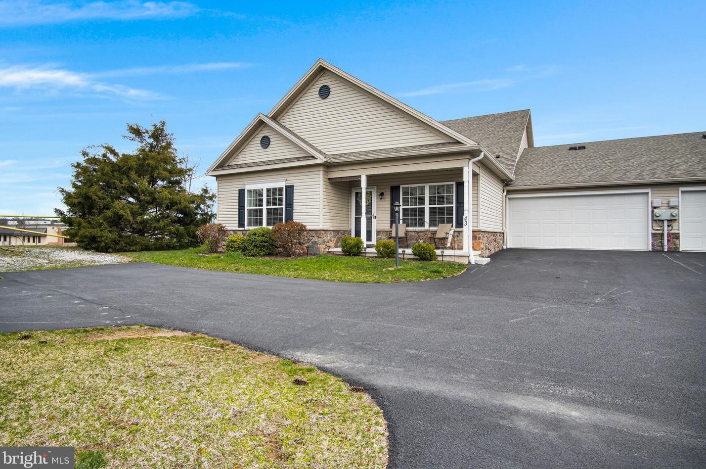 43 Ivy Ln, Gettysburg, PA 17325-6939