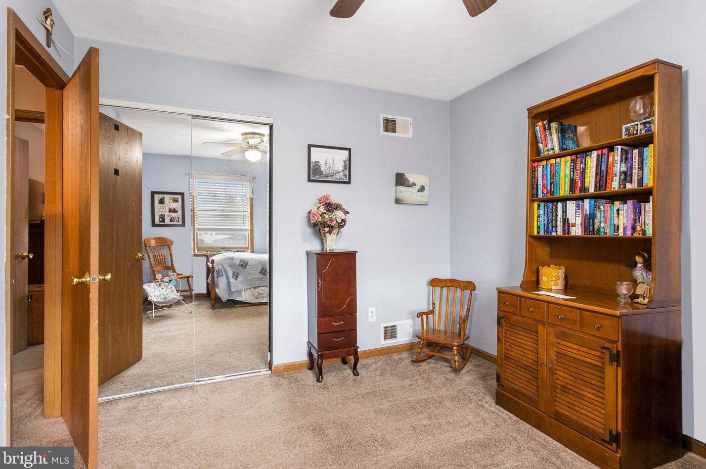 231 Lincoln Dr, Hanover PA 17331-4906 exterior