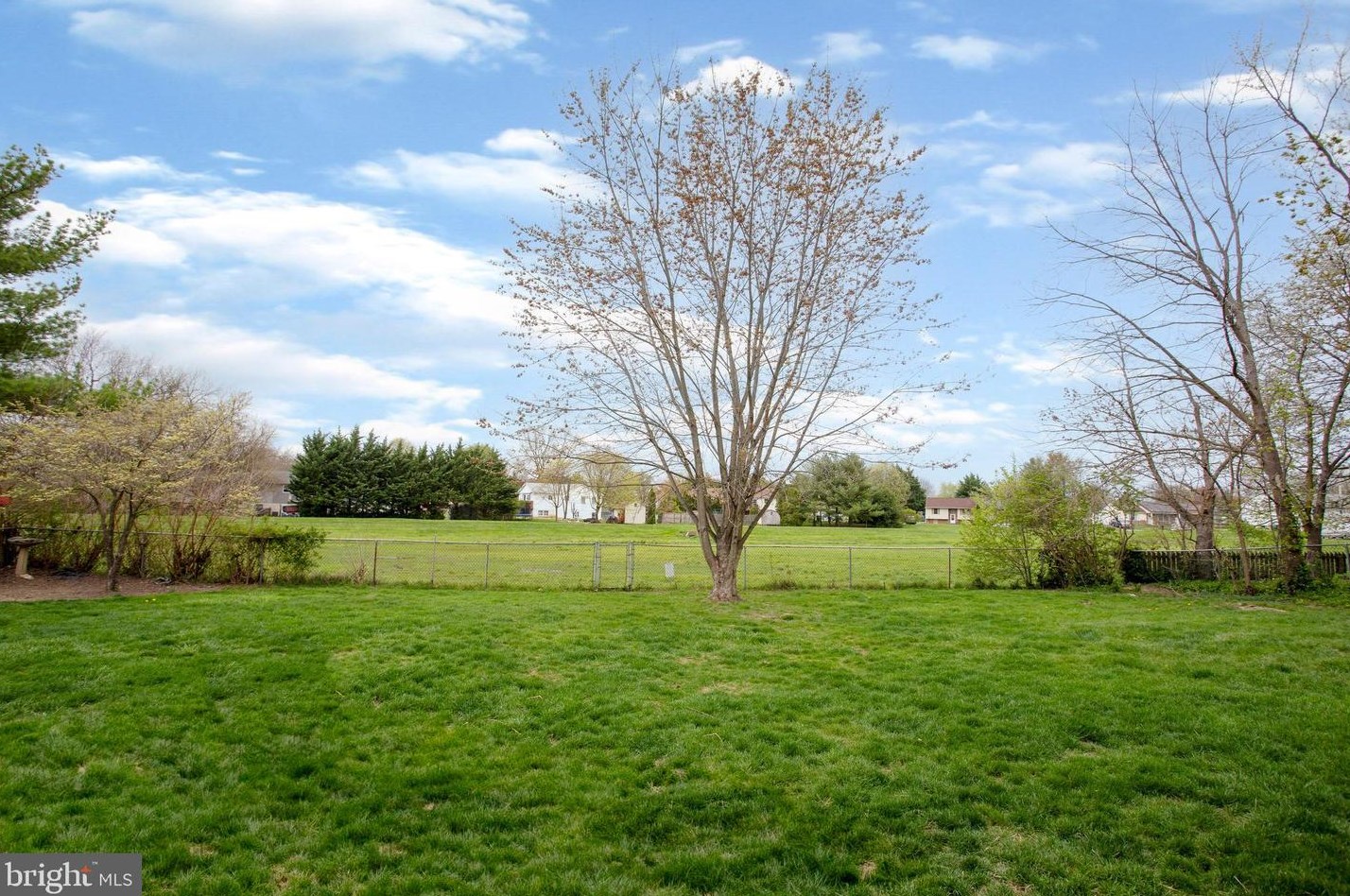 231 Lincoln Dr, Hanover PA 17331-4906 exterior