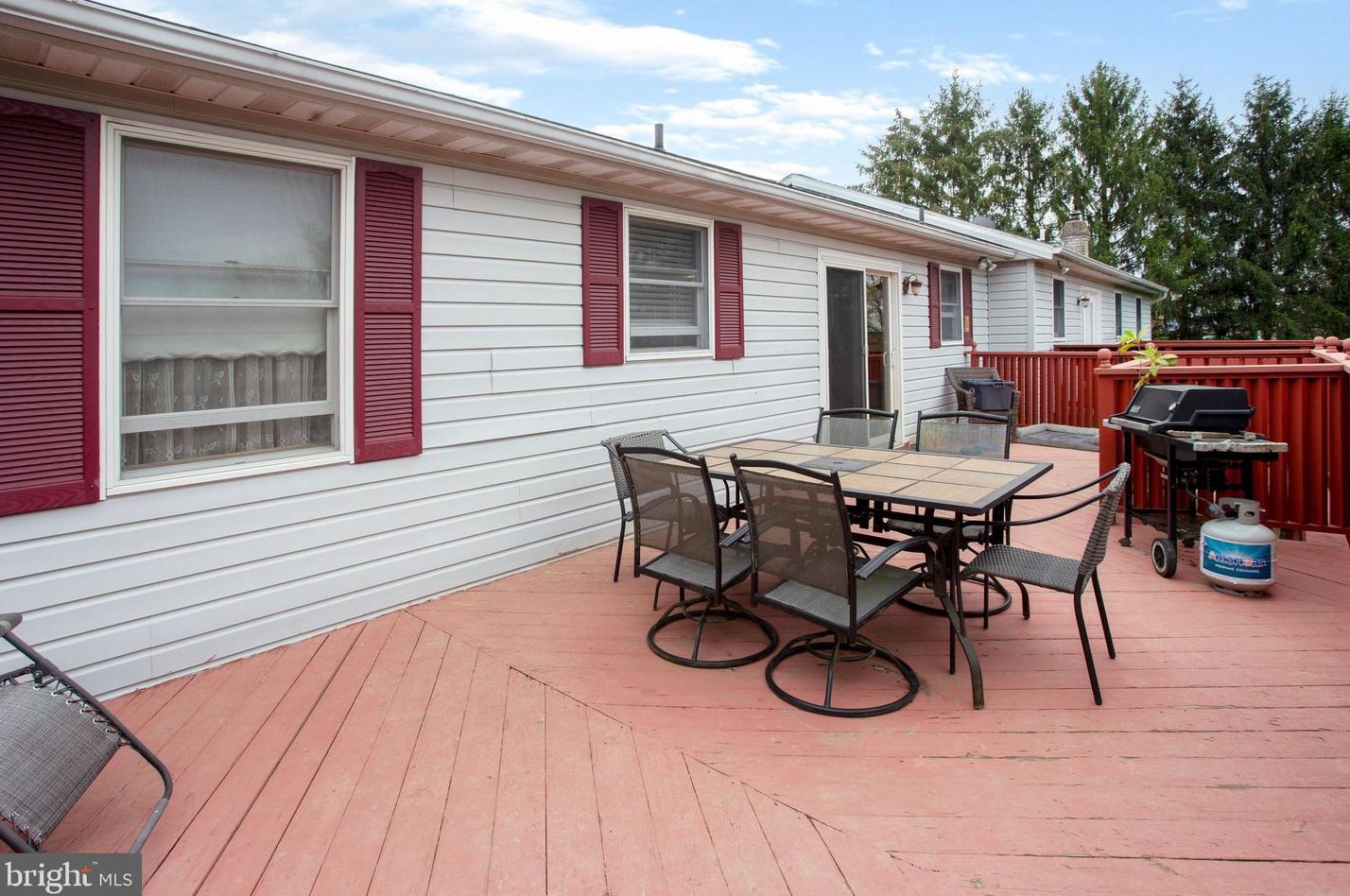 231 Lincoln Dr, Hanover PA 17331-4906 exterior