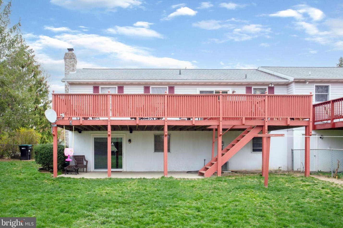 231 Lincoln Dr, Hanover PA 17331-4906 exterior