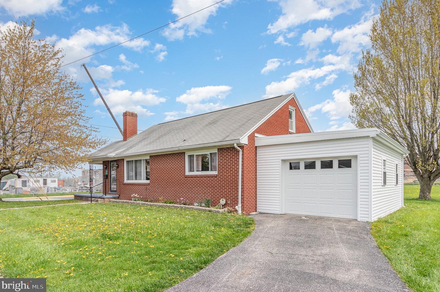 97 Park Ave, Littlestown PA 17340-1328 exterior