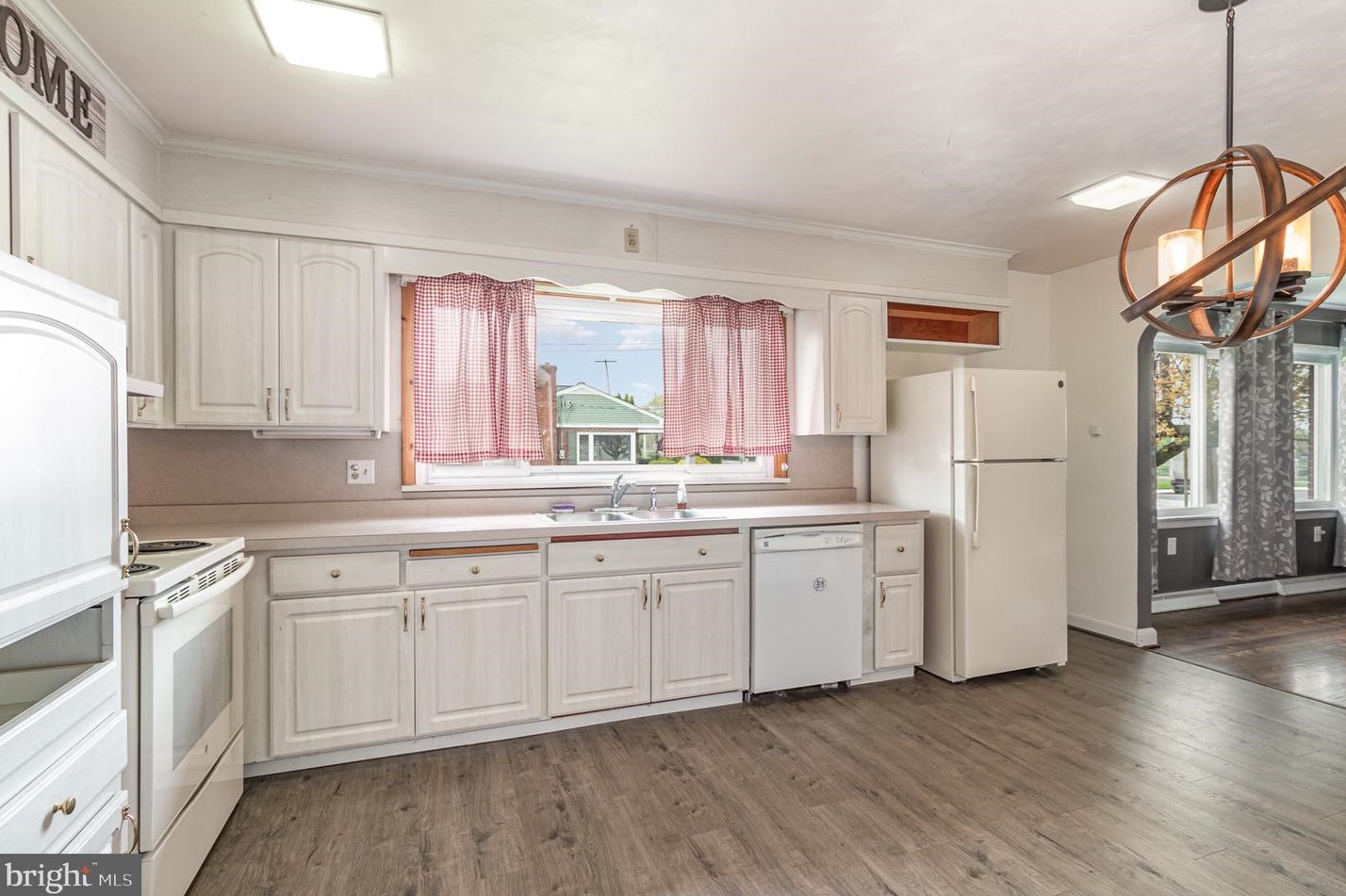 97 Park Ave, Littlestown PA 17340-1328 exterior