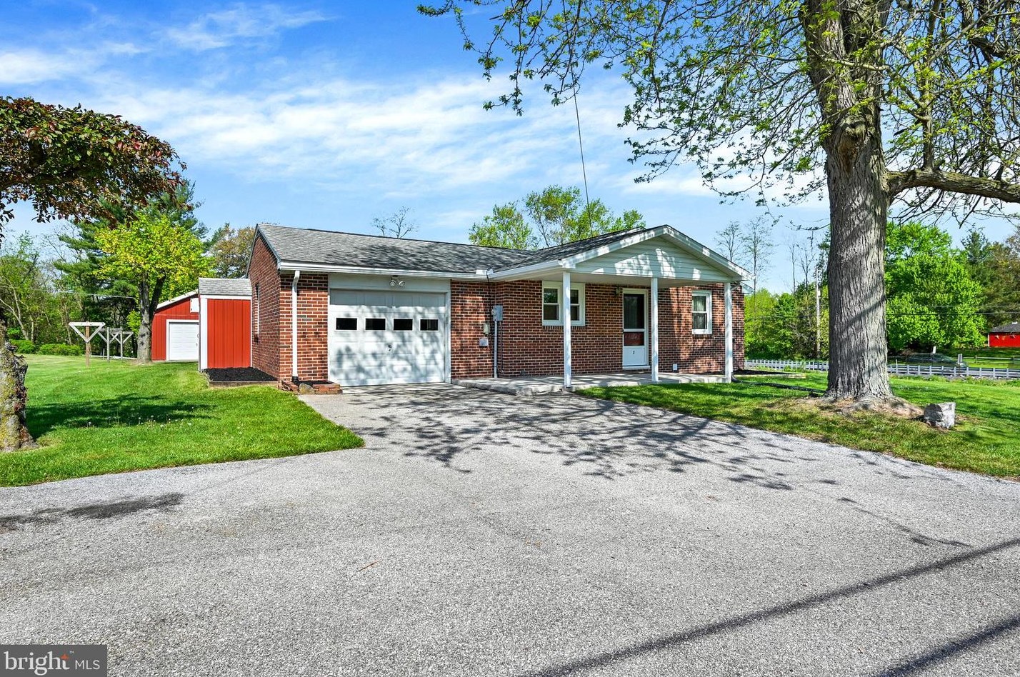2 Sunset Dr, Gettysburg, PA 17325-7735