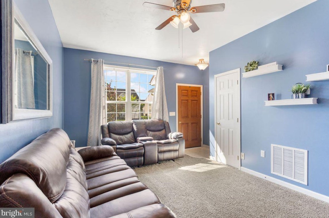 295 Maple Dr, Hanover, PA 17331