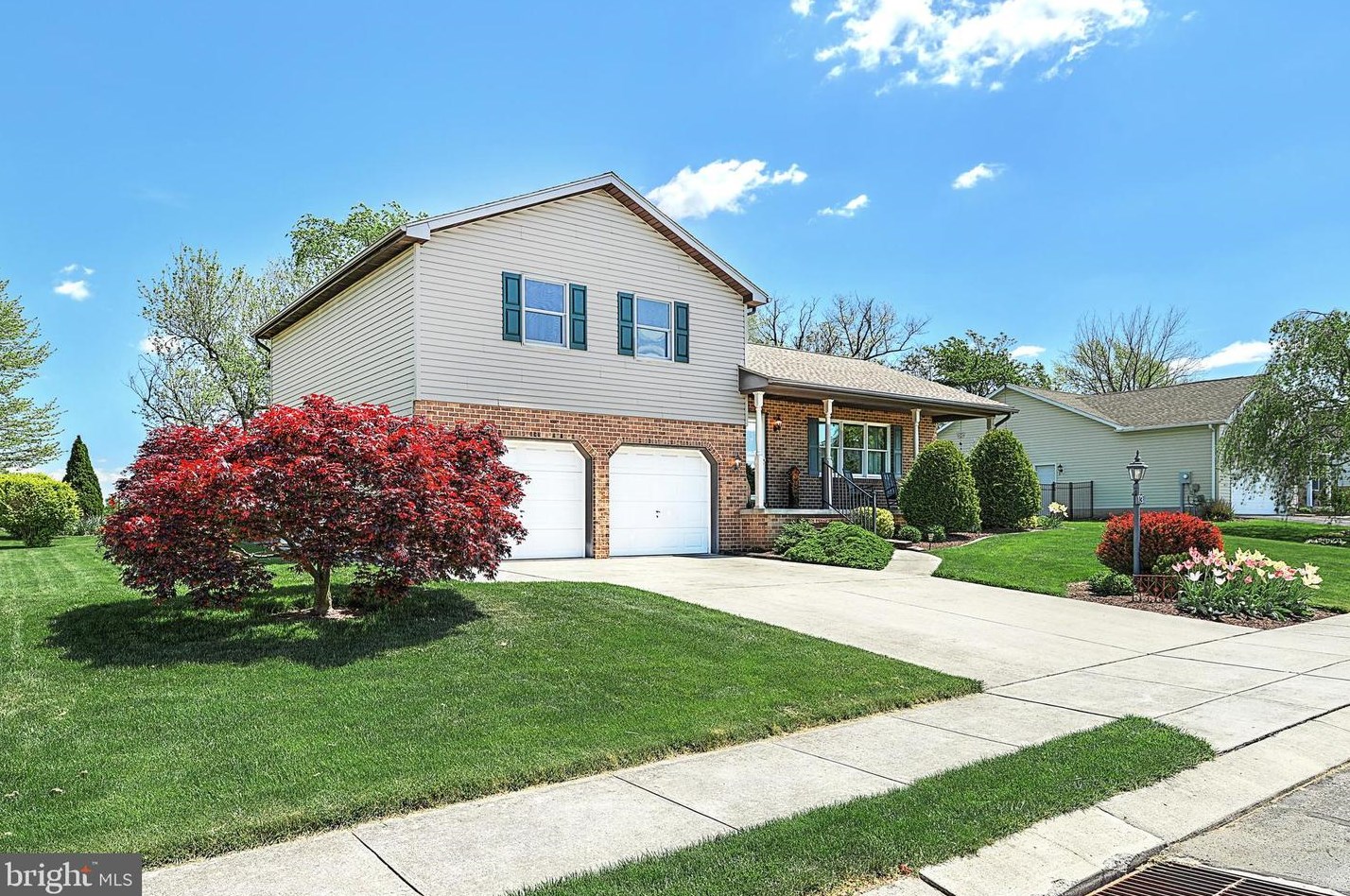 13 Chinkapin Dr, New Oxford, PA 17350-9348