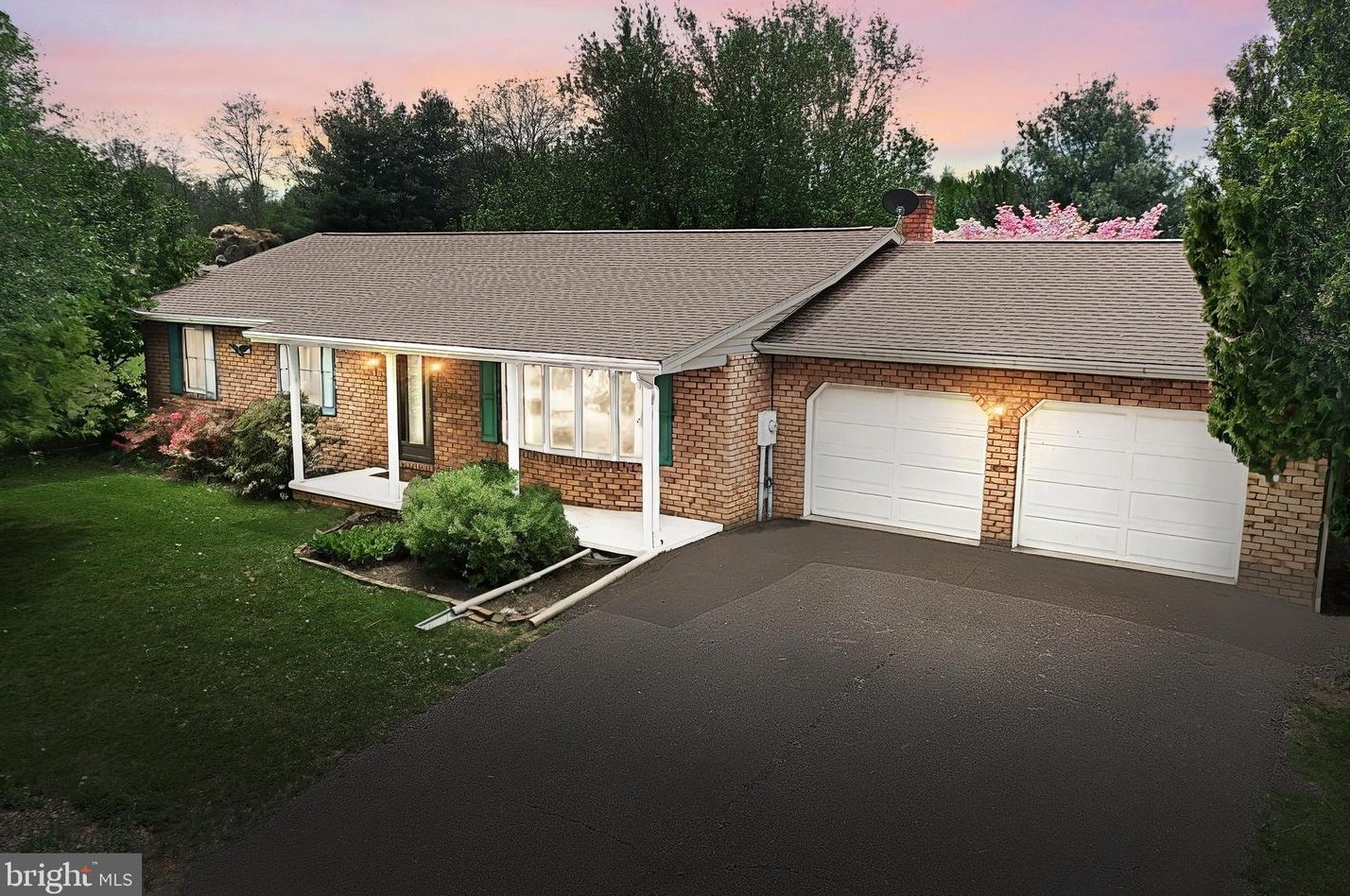1495 Irishtown Rd, New Oxford, PA 17350-9450