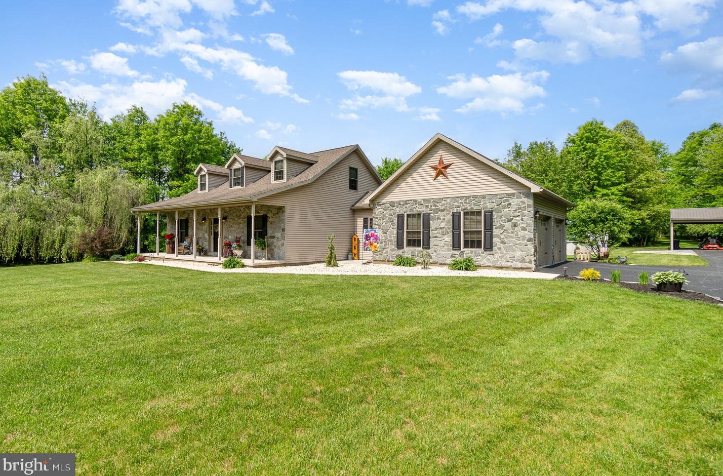 1095 The Spangler Rd, New Oxford, PA 17350-9750