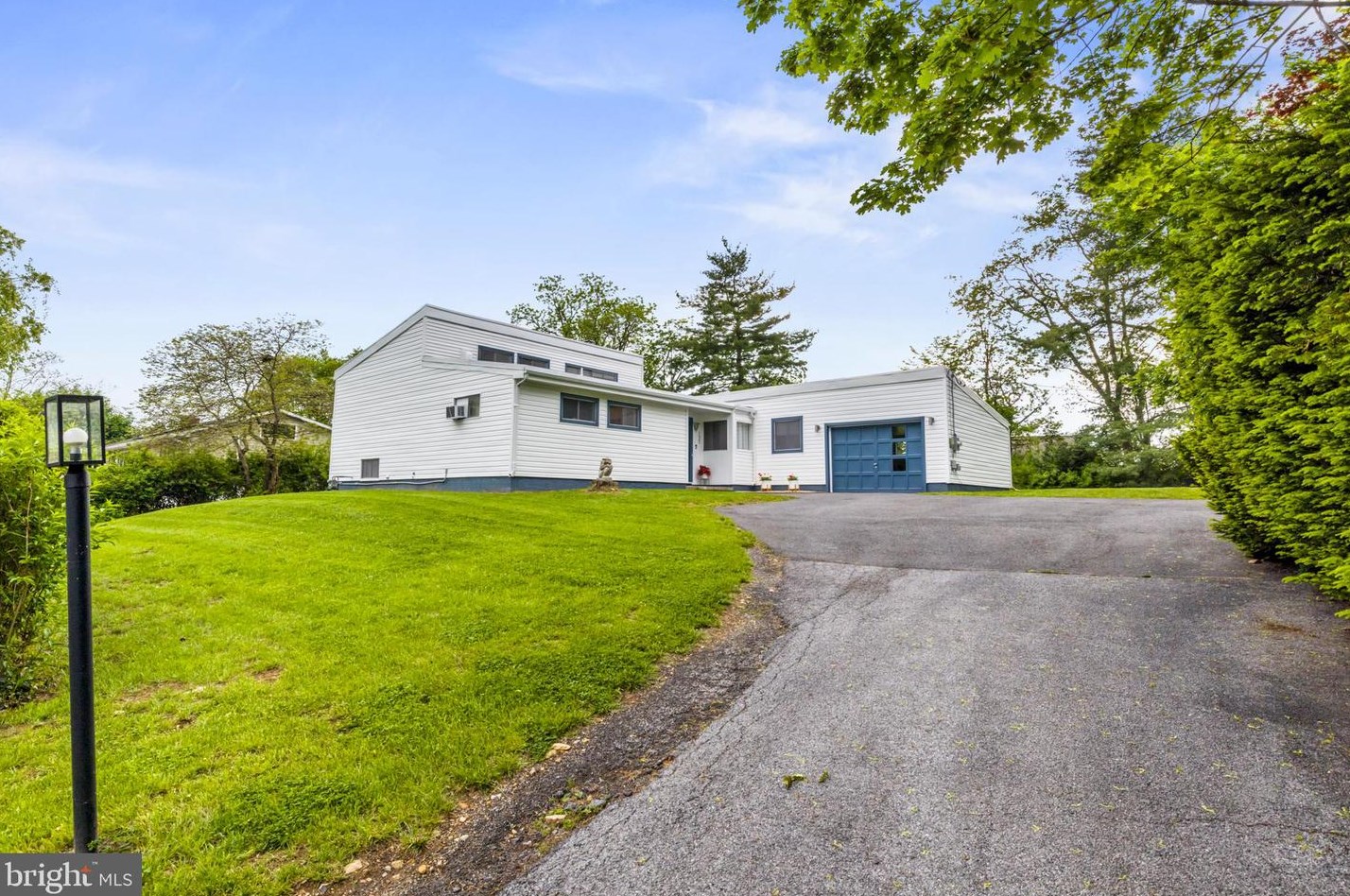 135 Windbriar Ln, Gettysburg PA  17325-7269 exterior