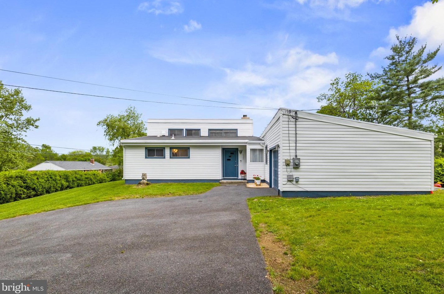 135 Windbriar Ln, Gettysburg PA  17325-7269 exterior