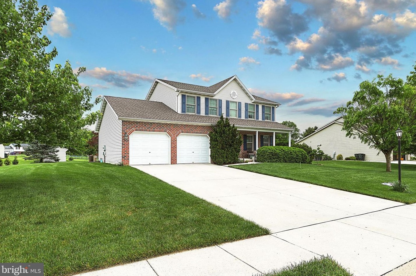 820 Poplar Rd, New Oxford, PA 17350-9516