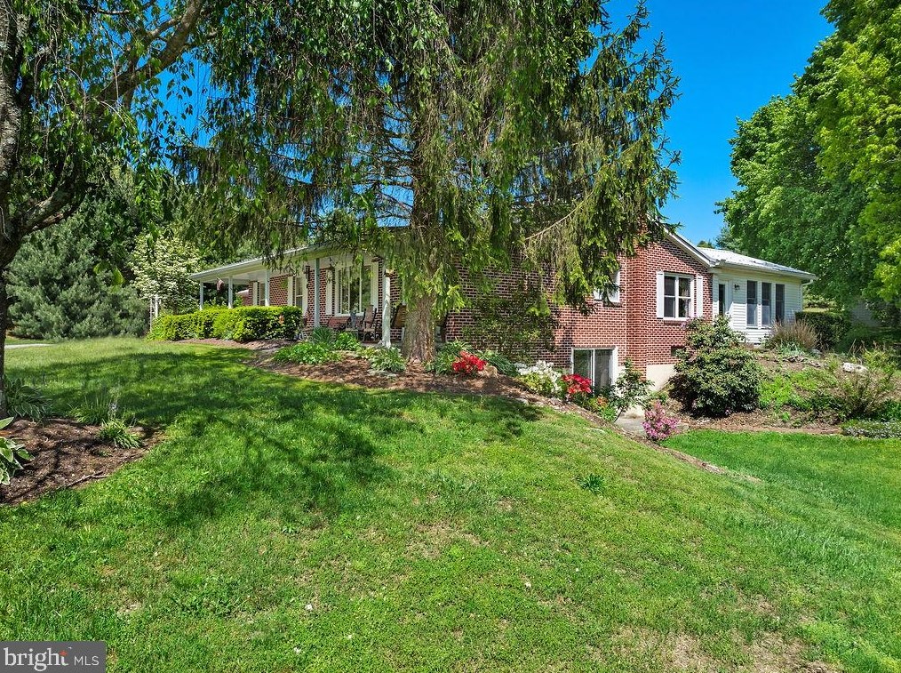 285 W Point Rd, Center Mills, PA 17304