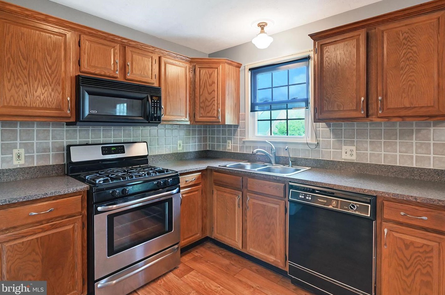 133 Conewago Dr, Hanover PA 17331-8961 exterior