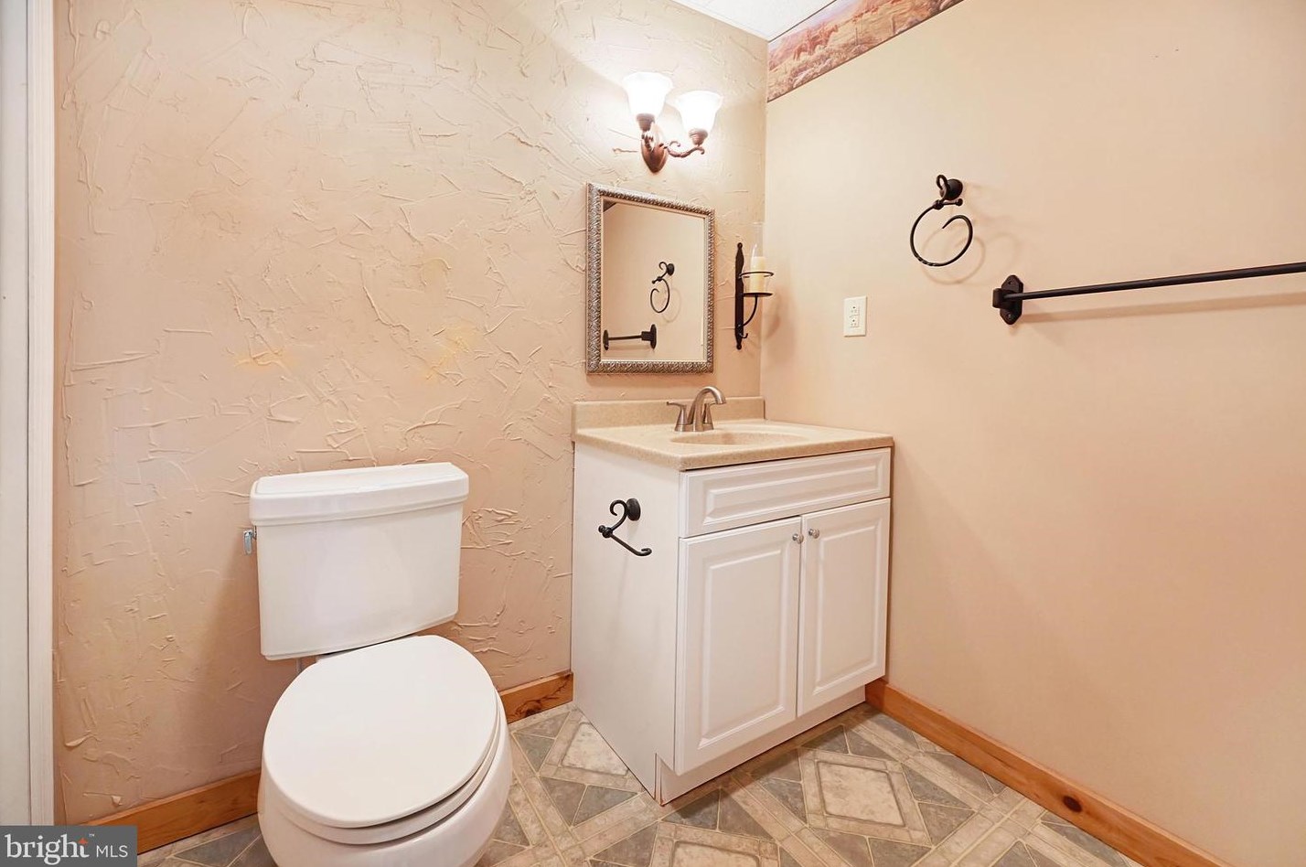 133 Conewago Dr, Hanover PA 17331-8961 exterior