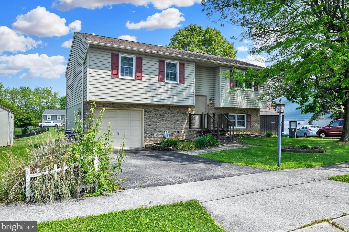 133 Conewago Dr, Hanover, PA 17331-8775