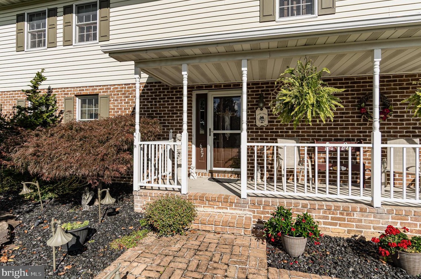 627 Poplar St, Hanover, PA 17331-8863